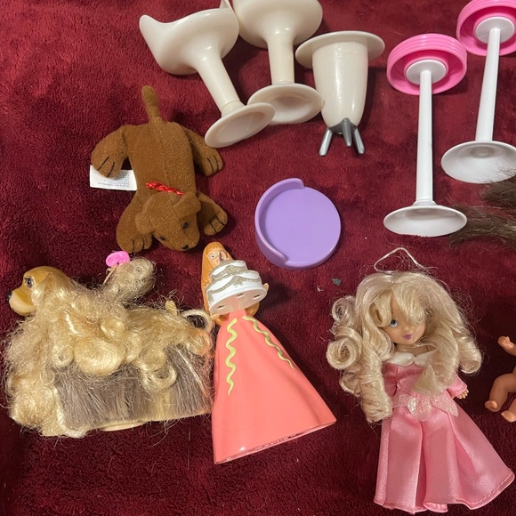 Mixed Lot of Barbie & other dolls clothes, and accessories. Over 250 pieces - Picture 6 of 11